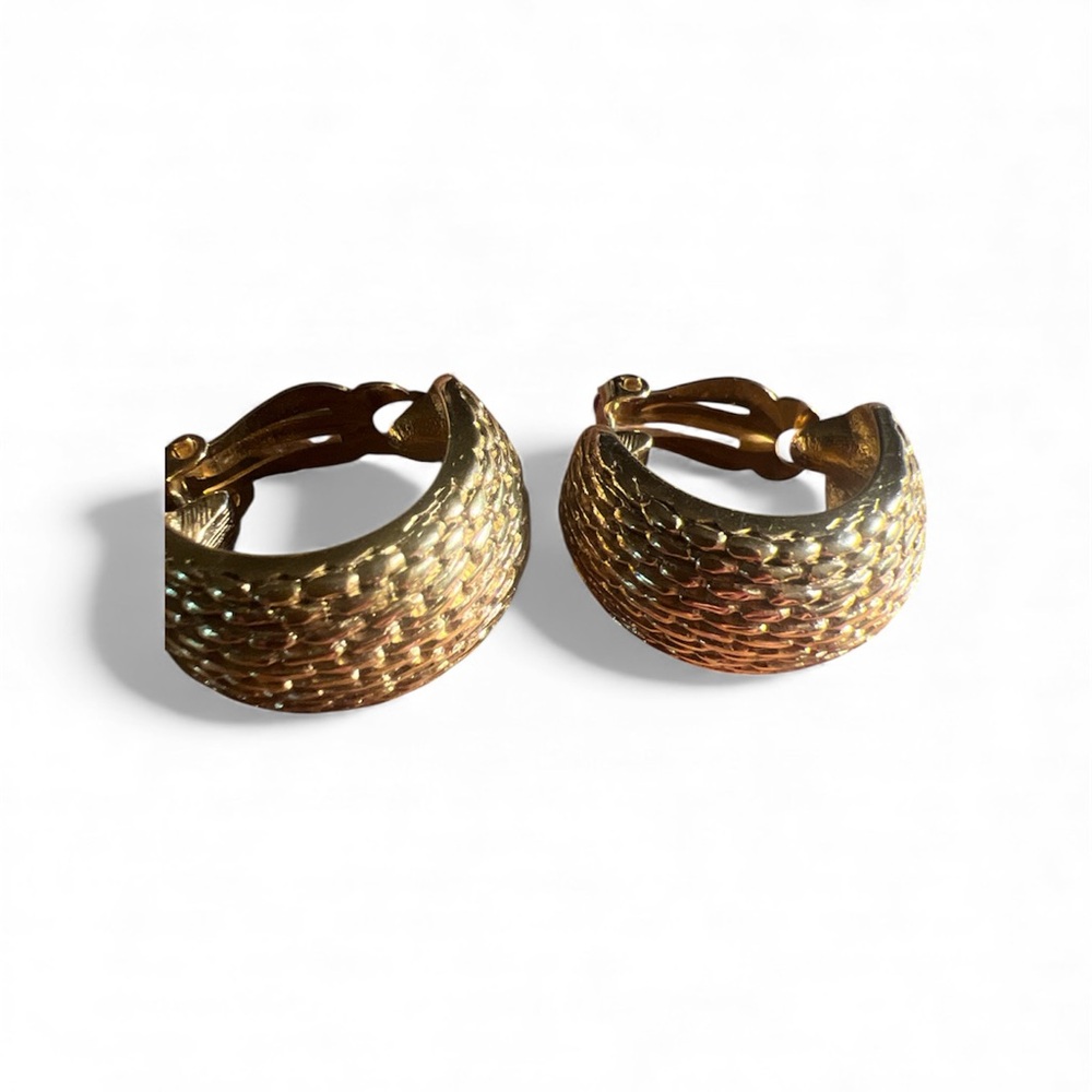 Erwin Pearl Gold tone earrings. Clip on vintage